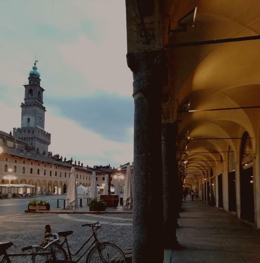 La Via Per Milano Otel Vigevano Dış mekan fotoğraf